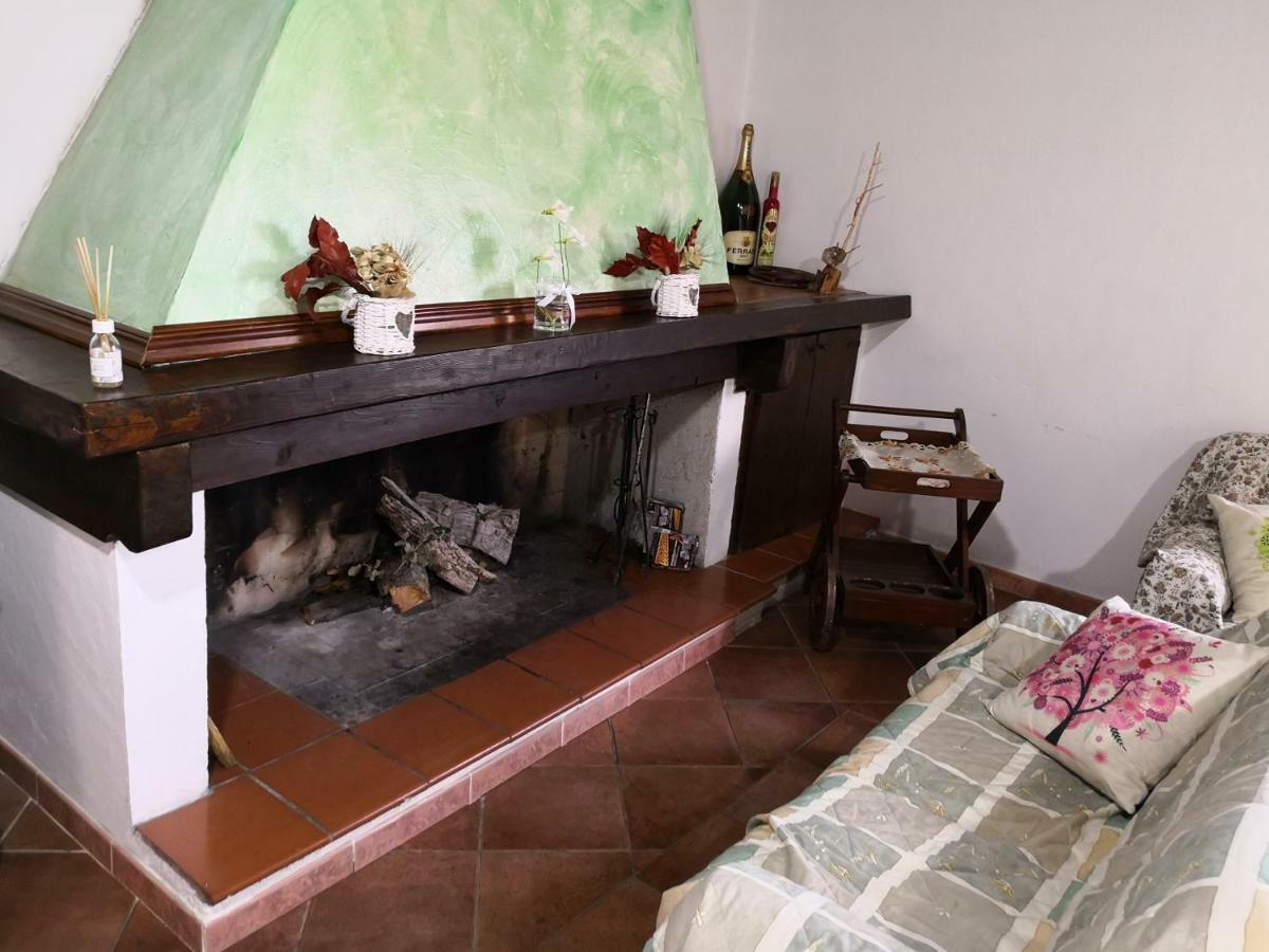 Villa L'Oleandro Oliena Bagian luar foto