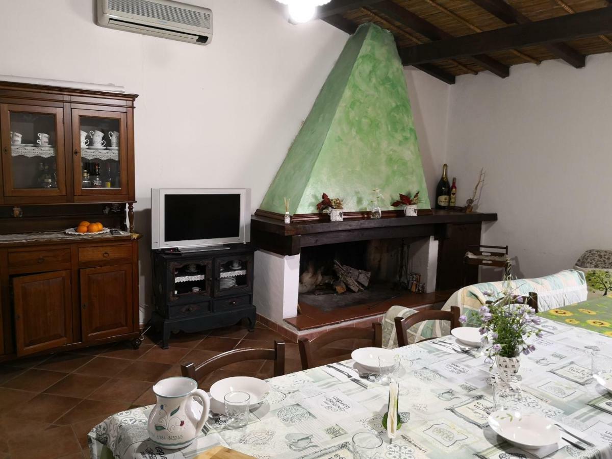 Villa L'Oleandro Oliena Bagian luar foto